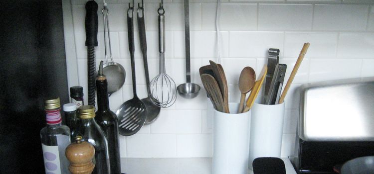 How to Organize Kitchen Utensils Without Drawers
