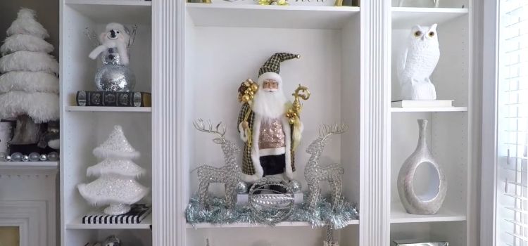 How to Decorate Bookshelves for Christmas