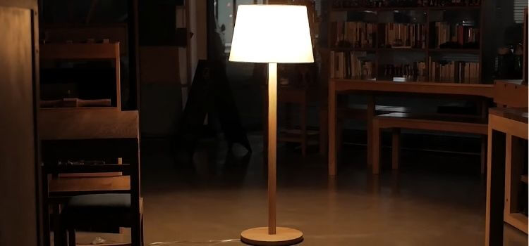 How to Pack Floor Lamps for Moving