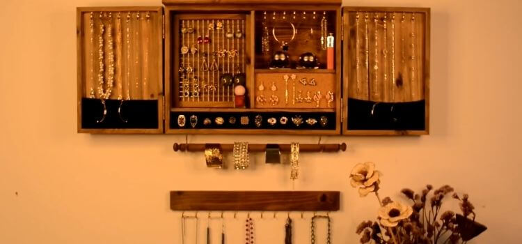 How to Make a Hanging Jewelry Organizer